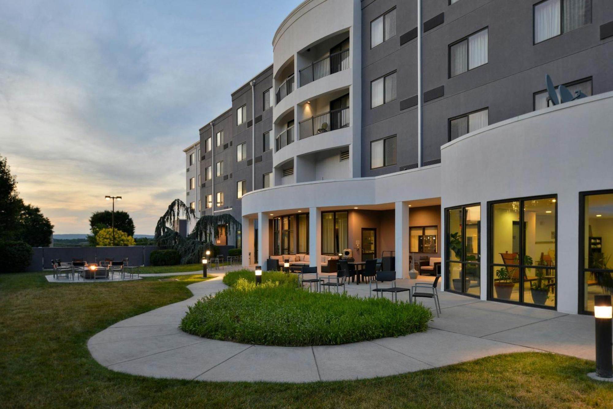Courtyard By Marriott Harrisburg Hershey Eksteriør bilde